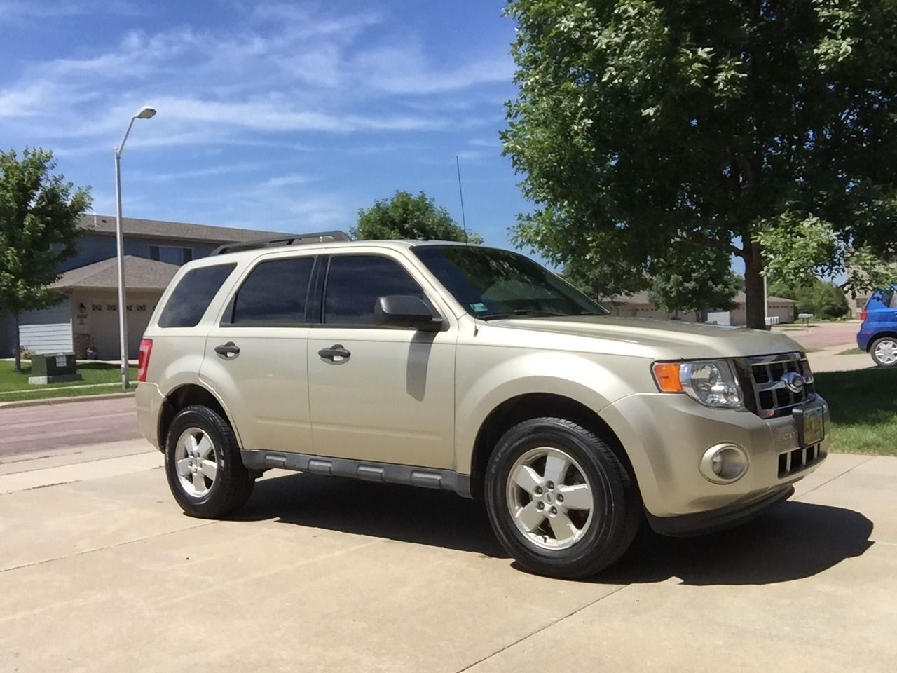 2011 Ford Escape | Sioux Falls, SD, Gold Leaf Metallic (Gold & Cream), All Wheel