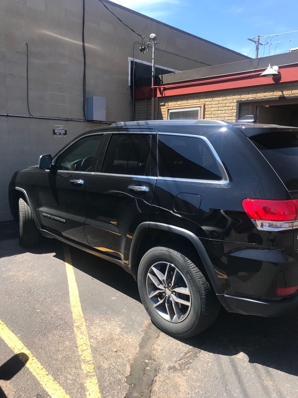 2017 Jeep Grand Cherokee | Sioux Falls, SD, Diamond Black Crystal Pearl Coat (Black)