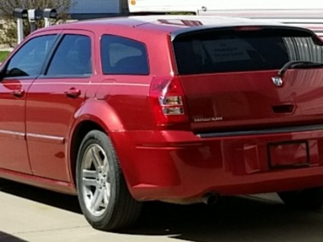 2005 Dodge Magnum RT, Inferno Red Crystal Pearlcoat (Red & Orange), Rear Wheel
