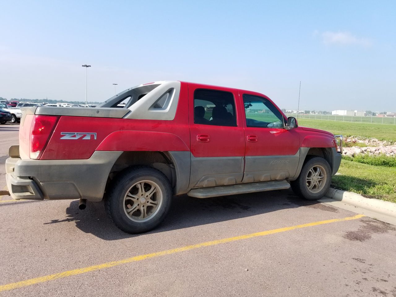 2002 Chevrolet Avalanche 1500 | Harrisburg, SD, Victory Red (Red & Orange), 4 Wheel