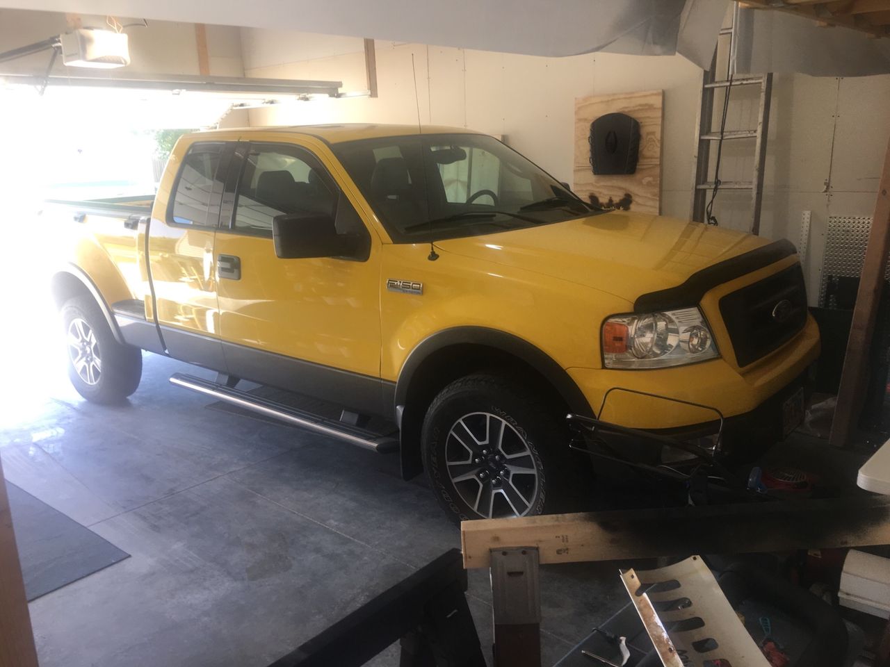 2004 Ford F-150 FX4 | Sioux Falls, SD, Blazing Yellow Clearcoat/Dark Shadow Grey Clearcoat Metallic (Yellow), 4 Wheel