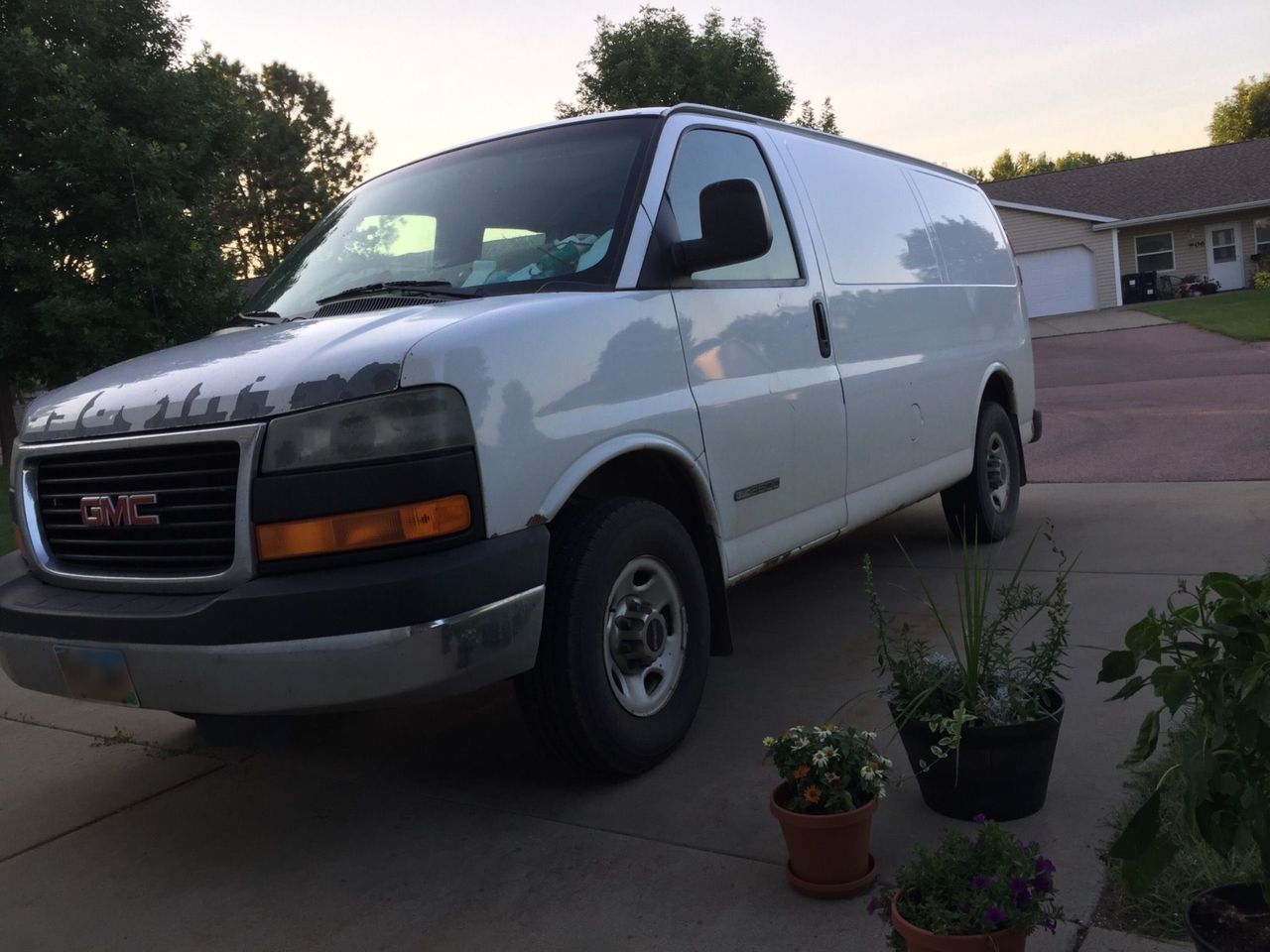 2004 GMC Savana Cargo 2500 | Worthing, SD, Summit White (White), Rear Wheel