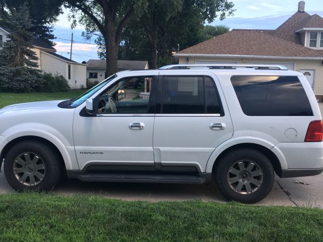 2004 Lincoln Navigator Luxury, Oxford White Clearcoat (White), 4 Wheel
