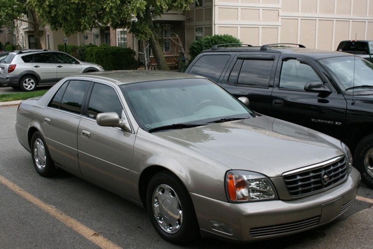 2001 Cadillac DeVille | Yankton, SD, Bronzemist (Brown & Beige), Front Wheel