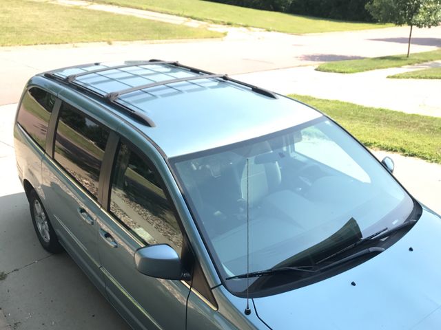 2010 Chrysler Town and Country, Clearwater Blue Pearl Coat (Blue), Front Wheel