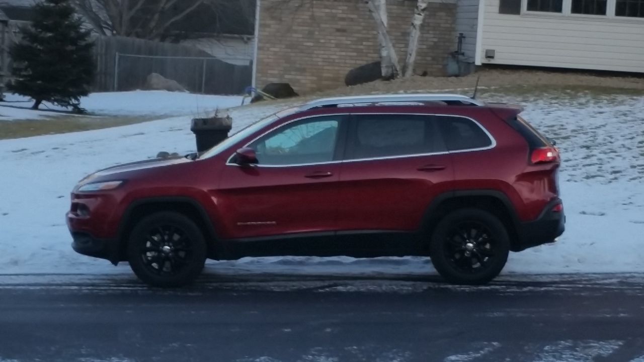 2017 Jeep Cherokee | Sioux Falls, SD, Deep Cherry Red Crystal Pearl Coat (Red & Orange)