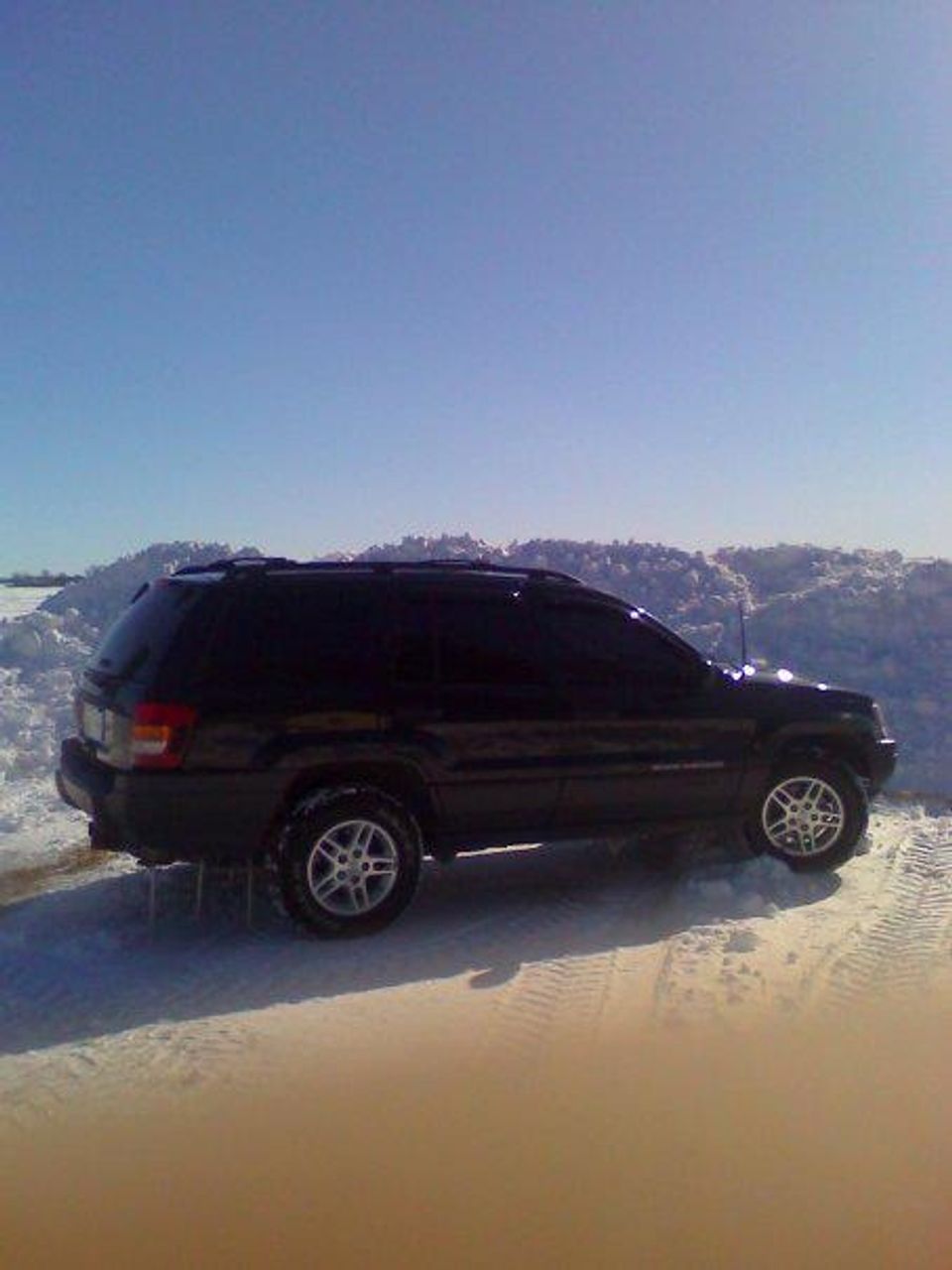 2003 Jeep Grand Cherokee Laredo | Sioux Falls, SD, Brilliant Black Crystal Pearl Coat (Black), 4 Wheel