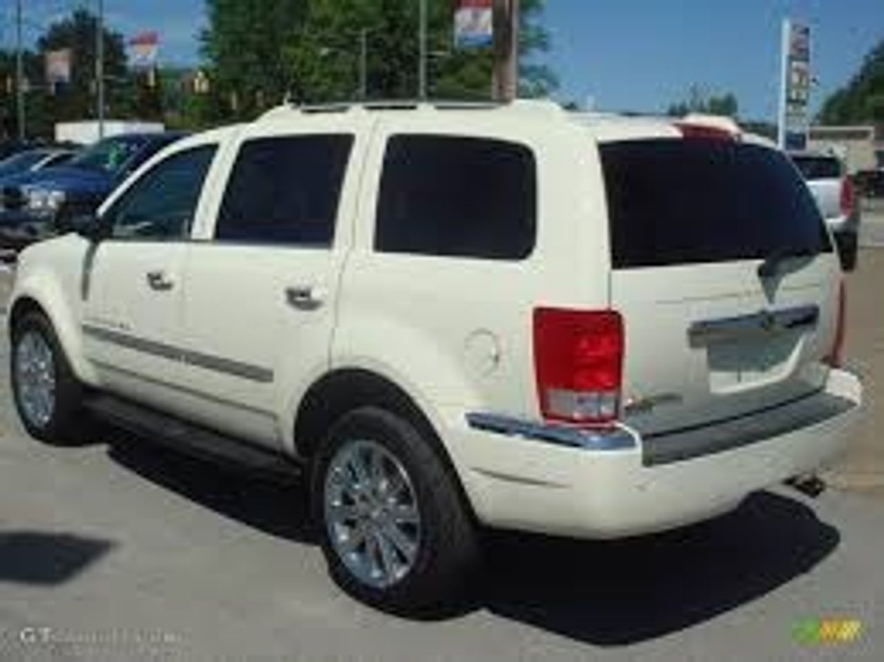 2007 Chrysler Aspen Limited | Sioux Falls, SD, Cool Vanilla Clearcoat (White), 4x4