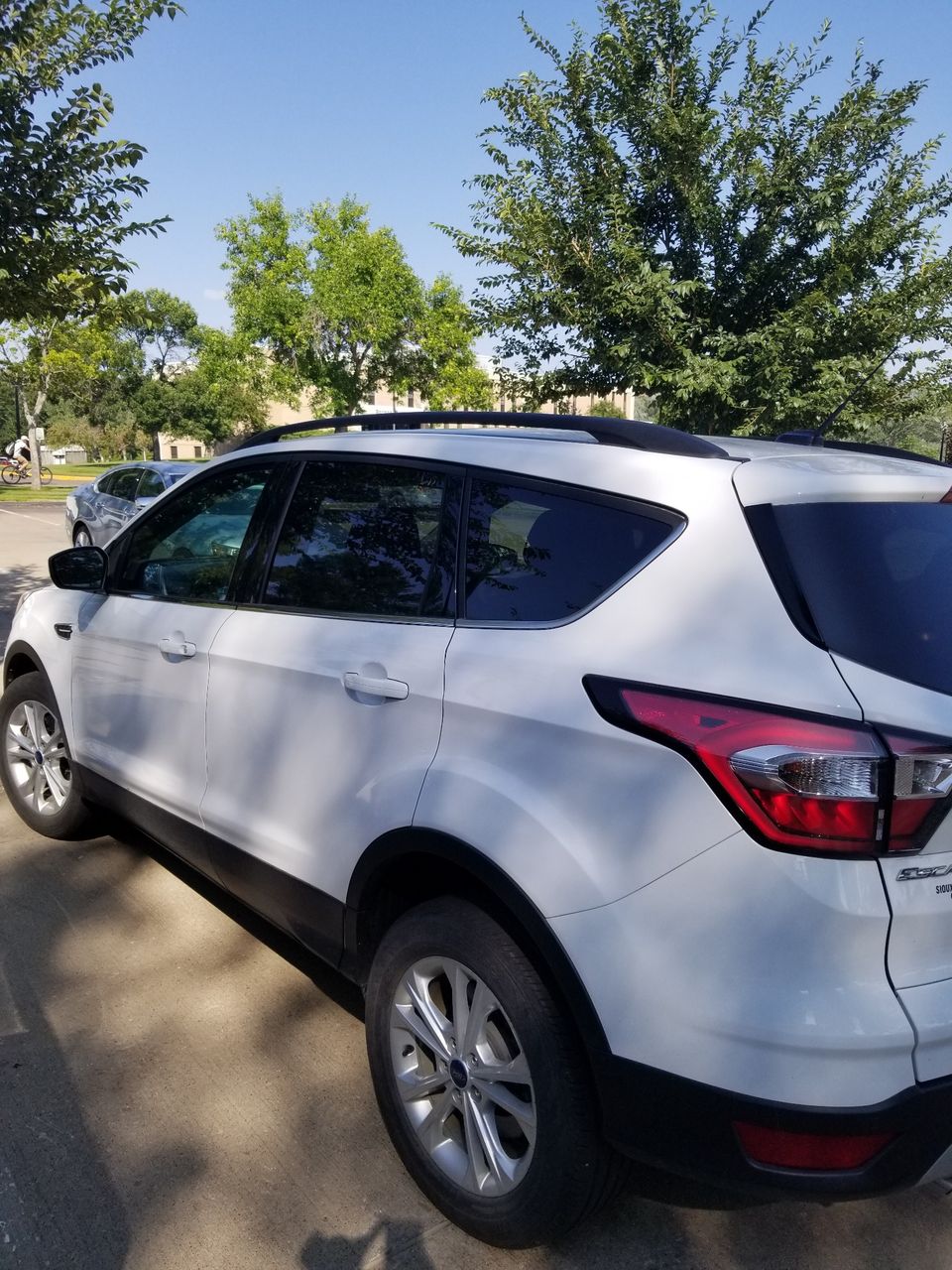 2017 Ford Escape SE | Sioux Falls, SD, Oxford White (White)