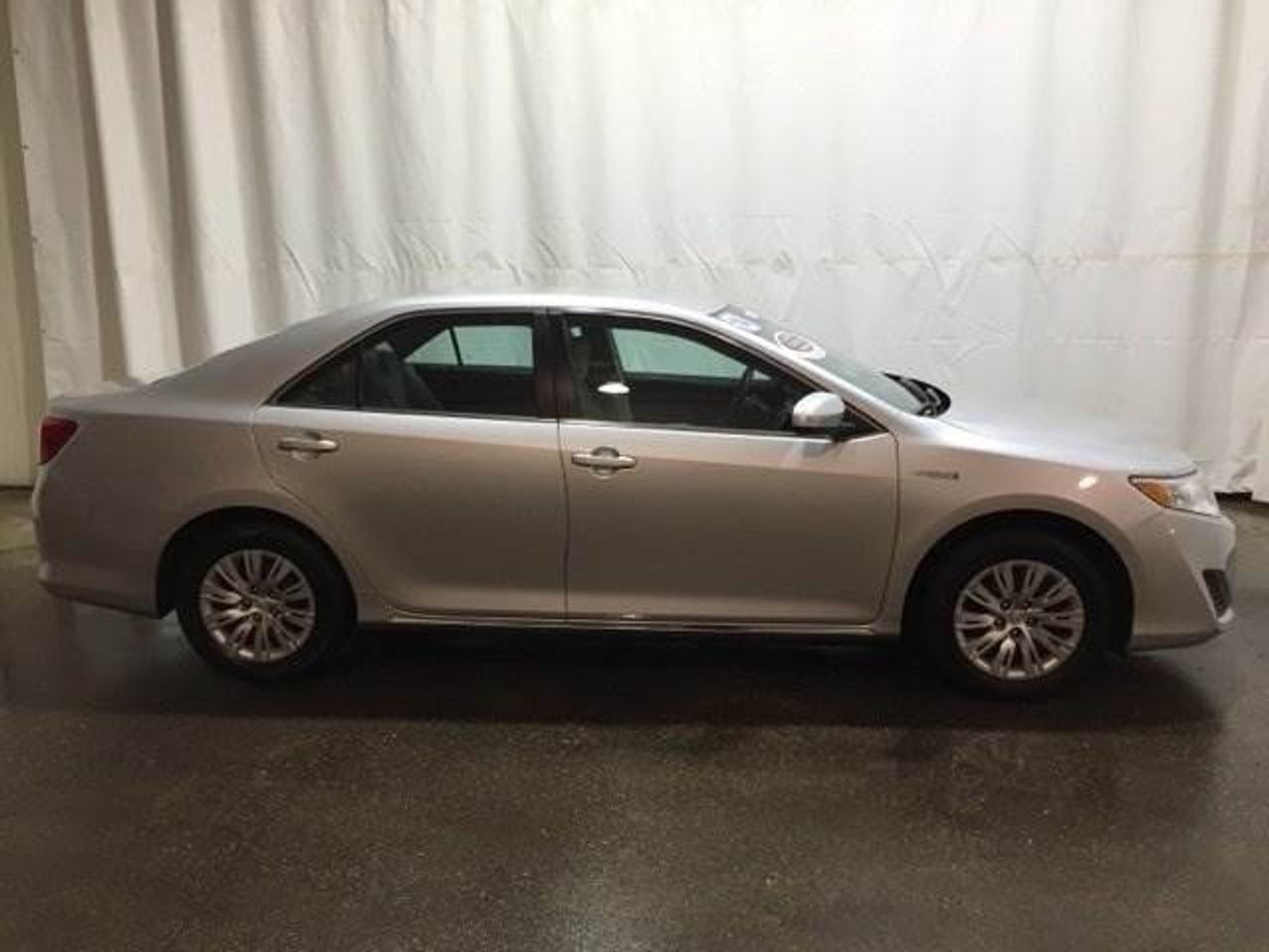 2014 Toyota Camry Hybrid XLE | Gold Hill, OR, Magnetic Gray Metallic (Gray), Front Wheel
