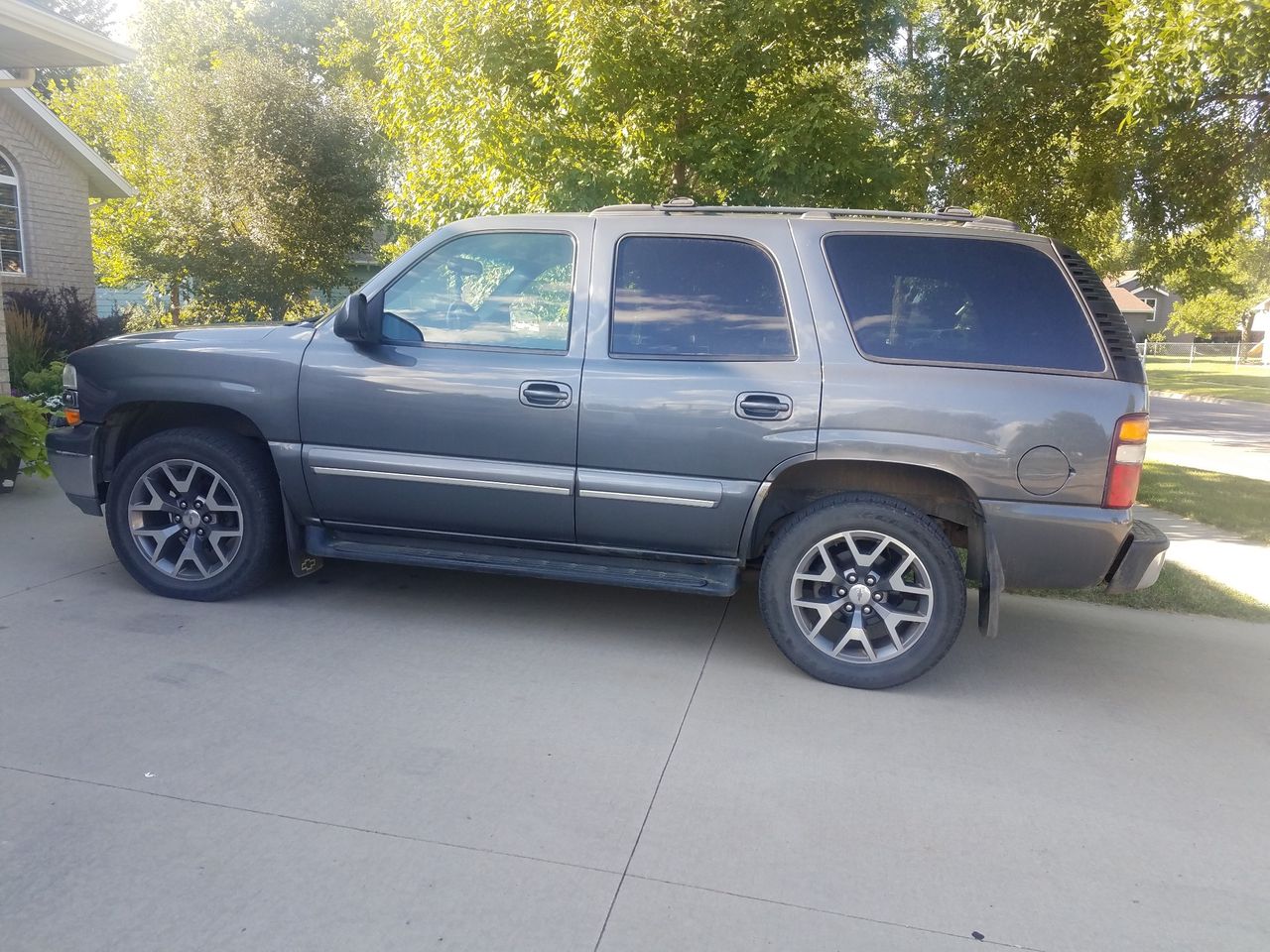 2002 Chevrolet Tahoe | Brandon, SD, Medium Charcoal Gray Metallic (Gray)