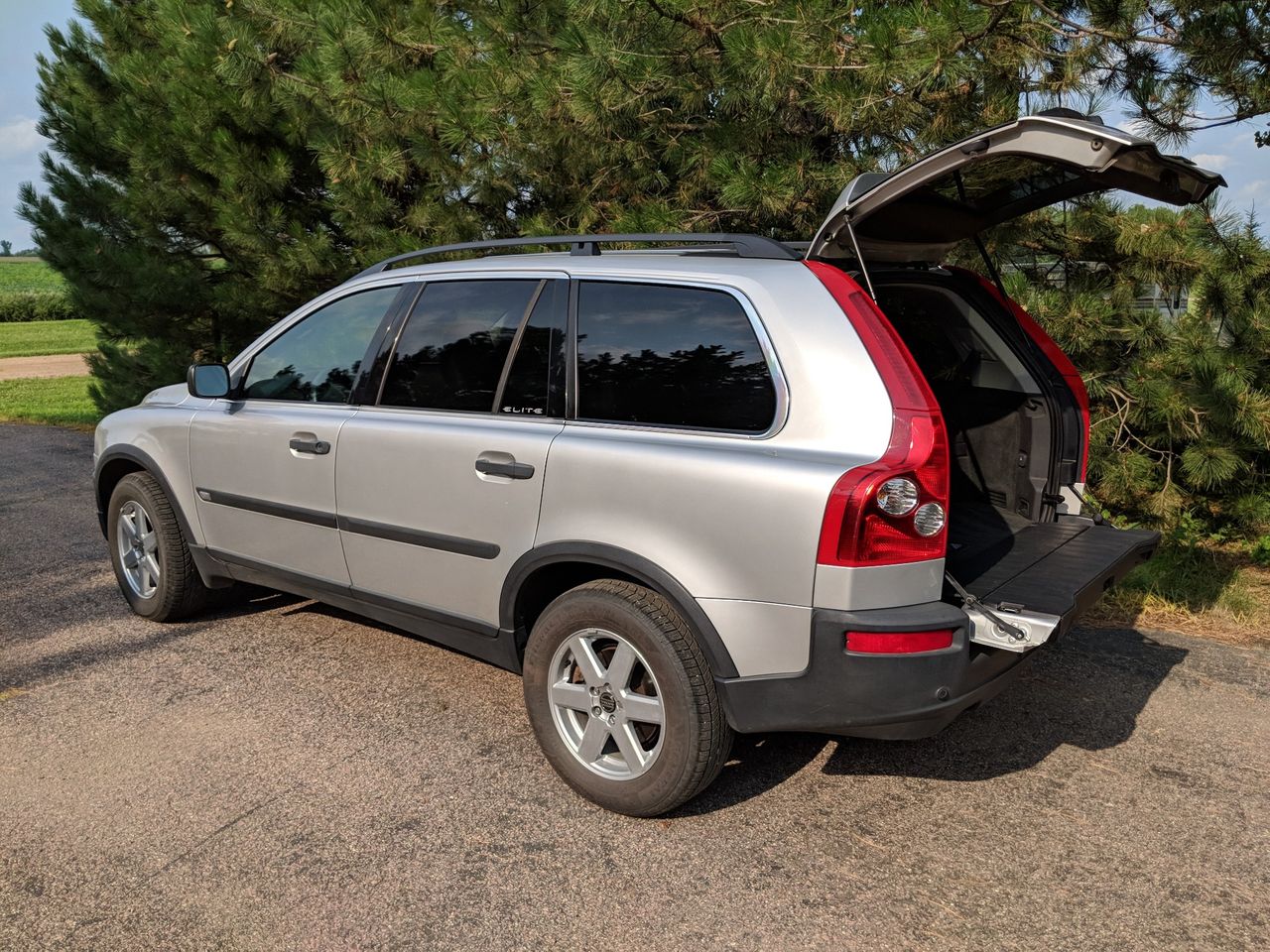 2006 Volvo XC90 2.5T | Sioux Falls, SD, Silver Metallic (Silver), All Wheel