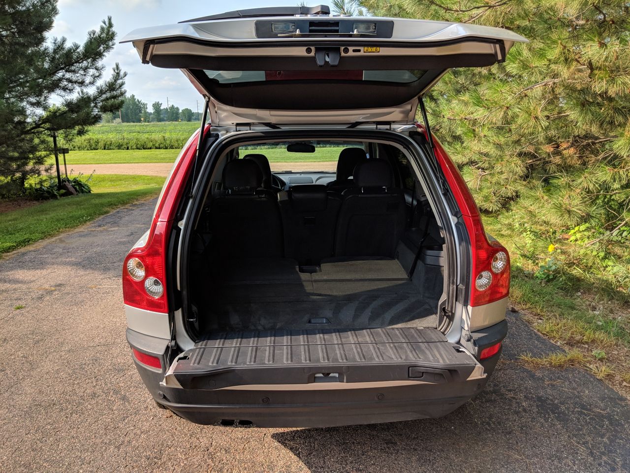 2006 Volvo XC90 2.5T | Sioux Falls, SD, Silver Metallic (Silver), All Wheel