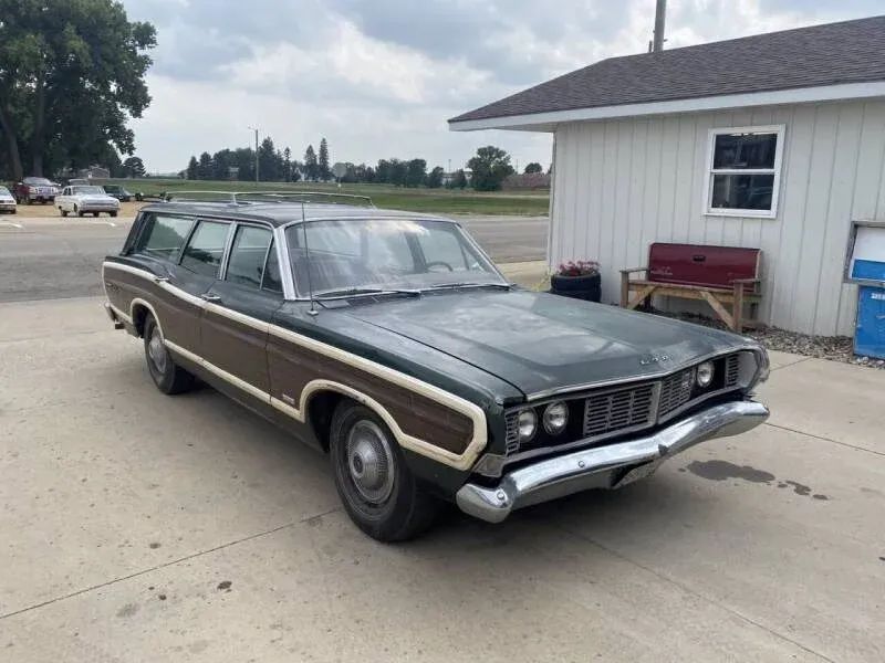 1968 Ford LTD Country Squire | Sioux Falls, SD, Brown & Beige, Rear Wheel