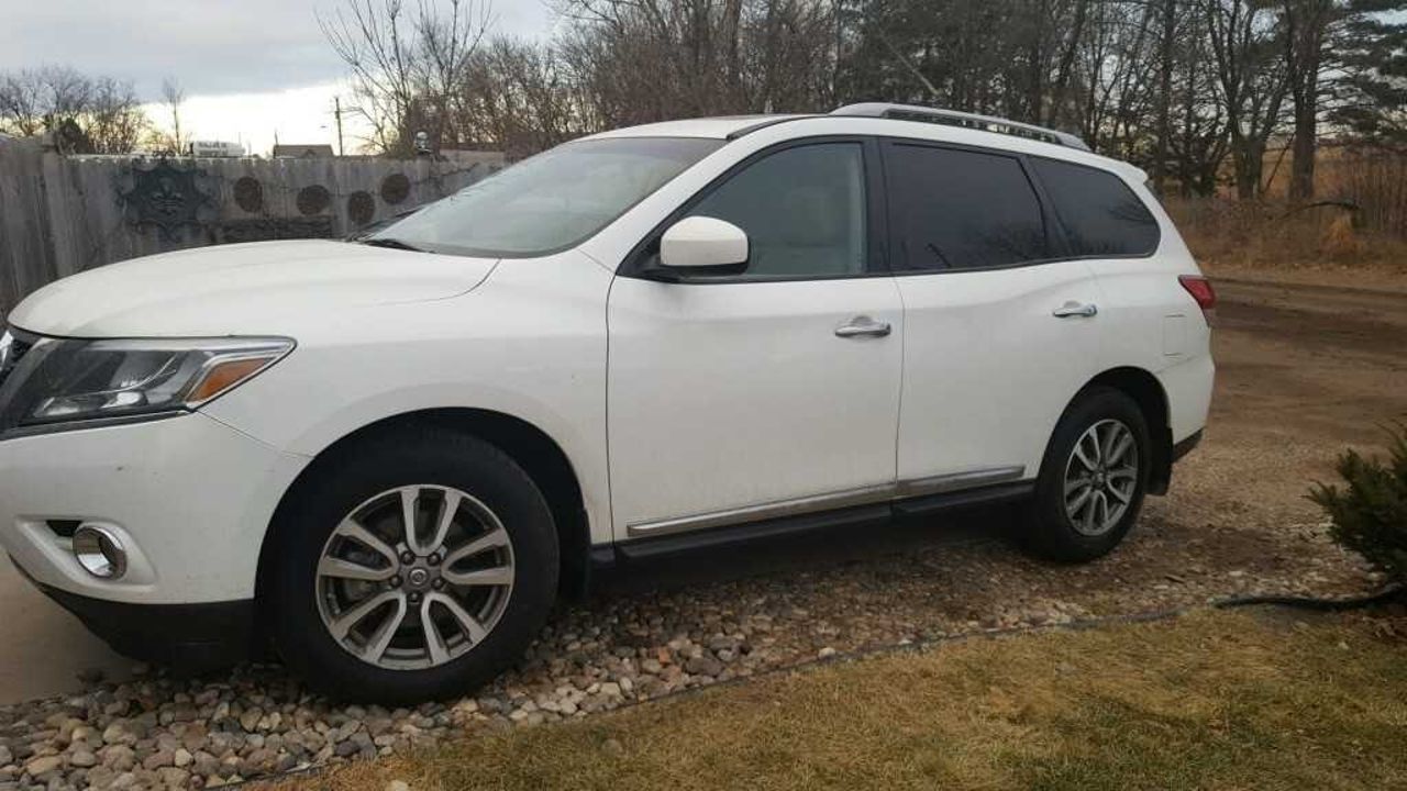 2013 Nissan Pathfinder SL | Sioux Falls, SD, Moonlight White (White), Front Wheel