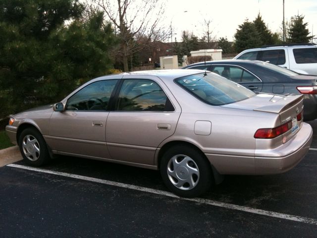 1999 Toyota Camry XLE, Sable Pearl (Brown & Beige), Front Wheel