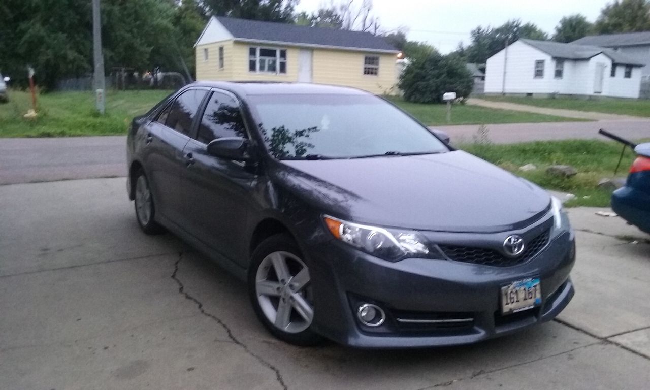 2014 Toyota Camry XLE | Sioux Falls, SD, Magnetic Gray Metallic (Gray), Front Wheel