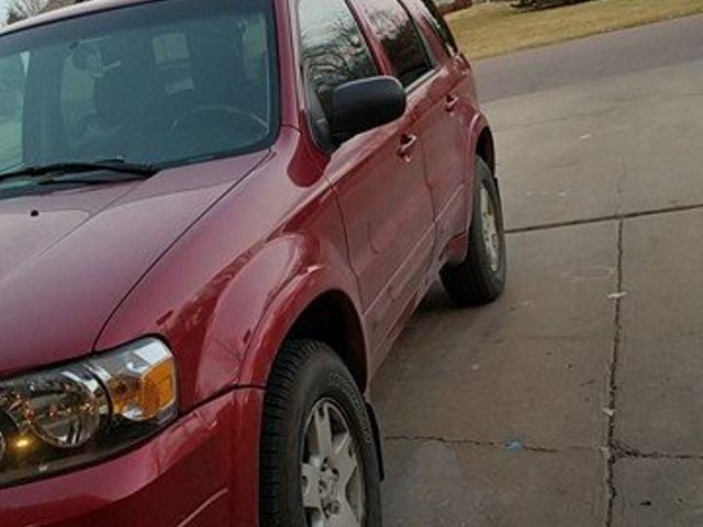 2012 Ford Escape XLS, Toreador Red Metallic (Red & Orange), All Wheel