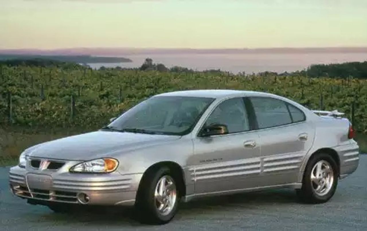 1999 Pontiac Grand Am SE | Sioux Falls, SD, Silvermist Metallic (Silver), Front Wheel