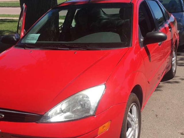 2001 Ford Focus SE, Infra-Red Clearcoat (Red & Orange), Front Wheel