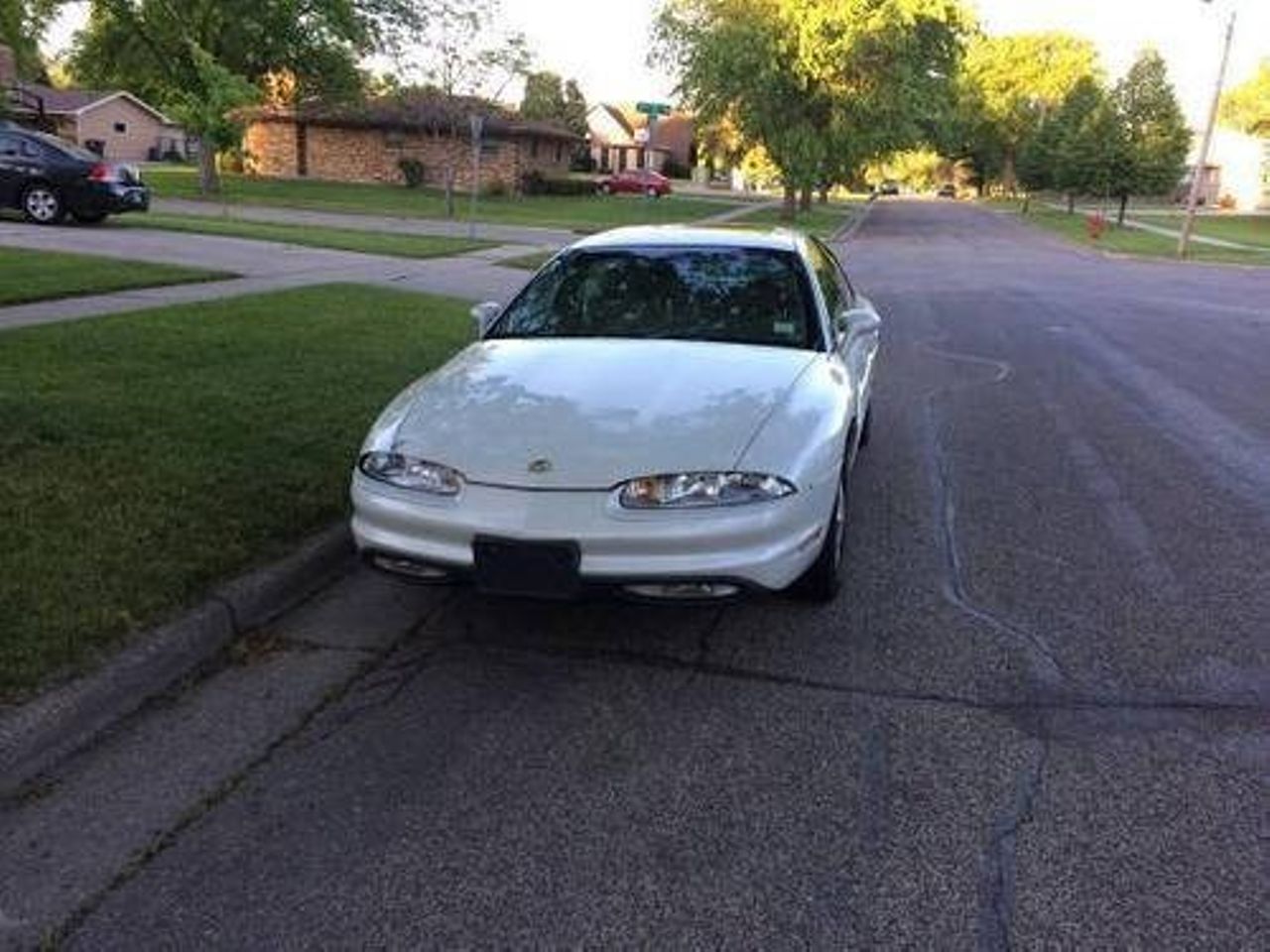 1997 Oldsmobile Aurora Base | Sioux Falls, SD, White (White), Front Wheel