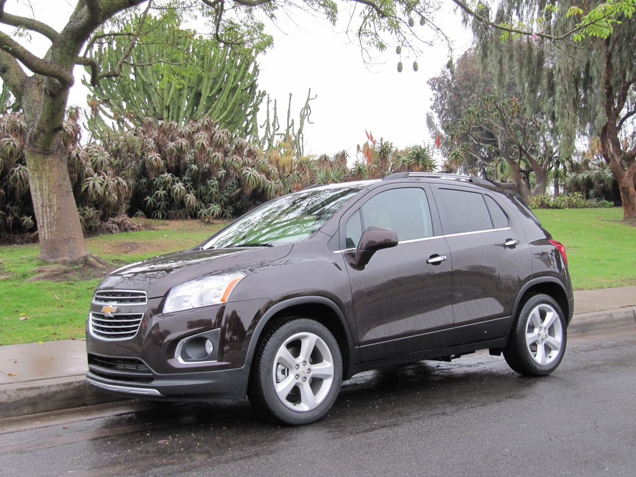 2016 Chevrolet Trax LS | Lutz, FL, Cyber Gray Metallic (Gray), Front Wheel