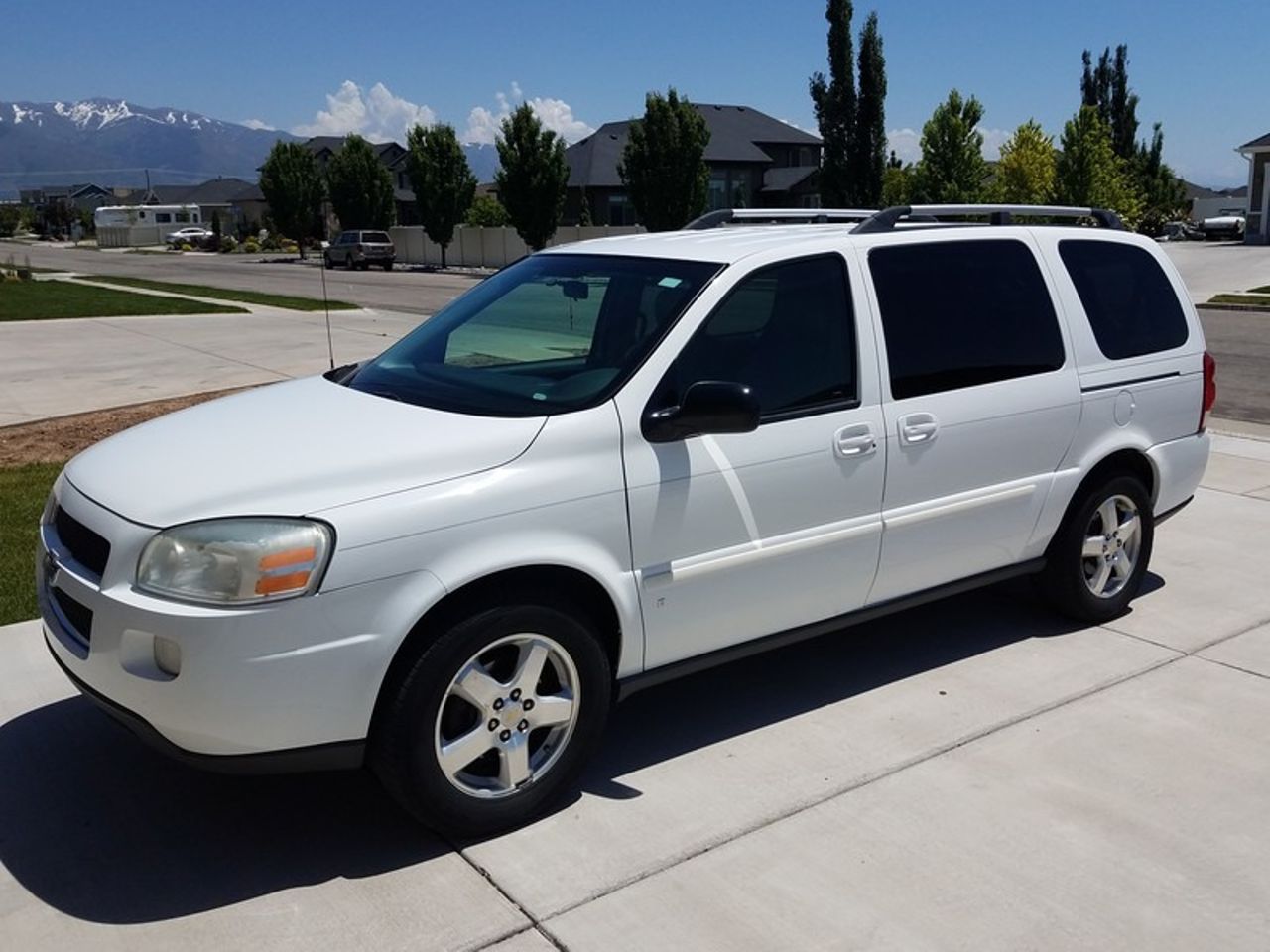 2008 Chevrolet Uplander | Sioux Center, IA, Summit White (White), Front Wheel