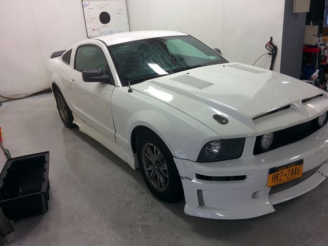 2005 Ford Mustang V6 Deluxe, Performance White Clearcoat (White), Rear Wheel