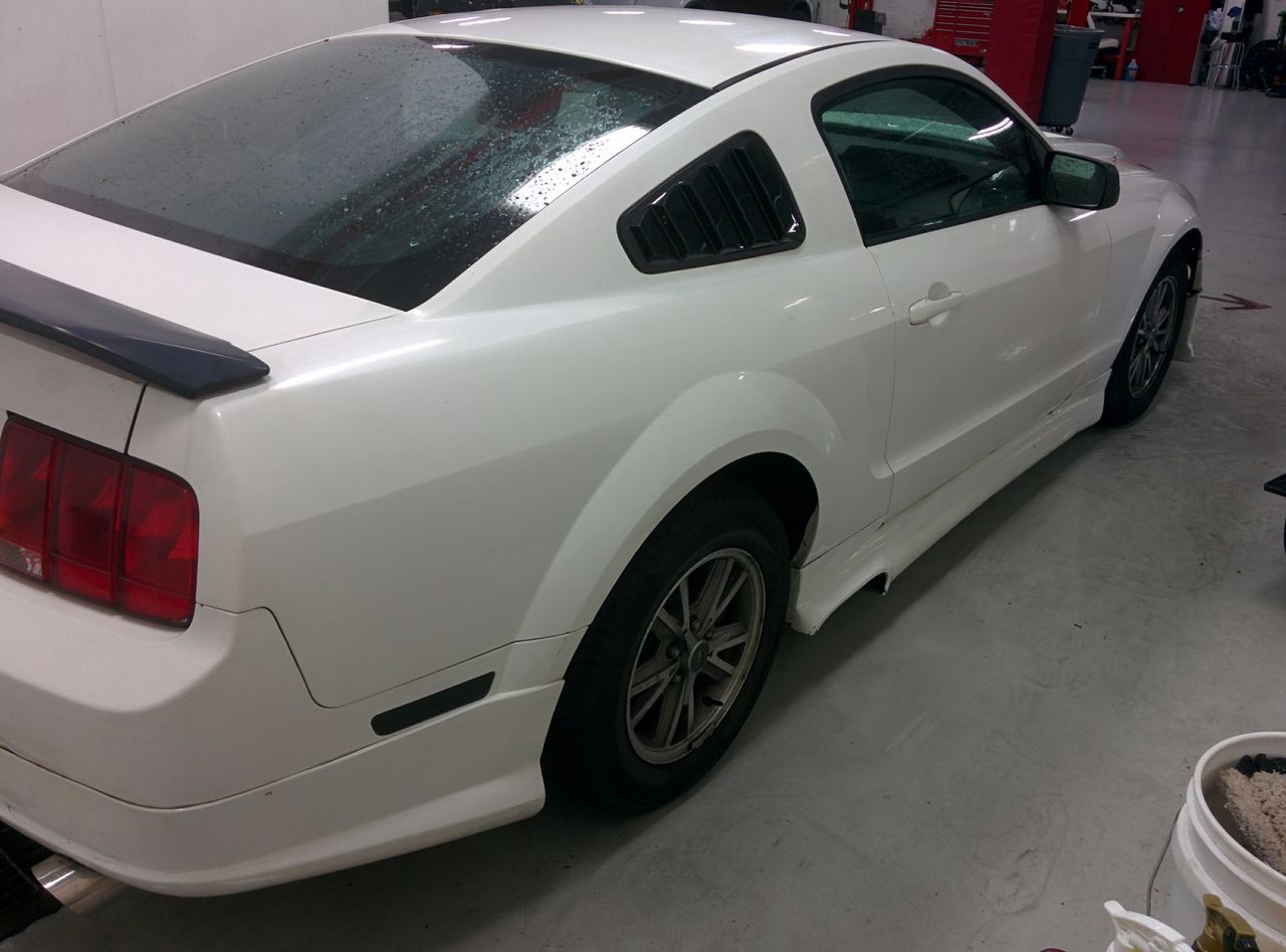 2005 Ford Mustang V6 Deluxe | Astoria, NY, Performance White Clearcoat (White), Rear Wheel