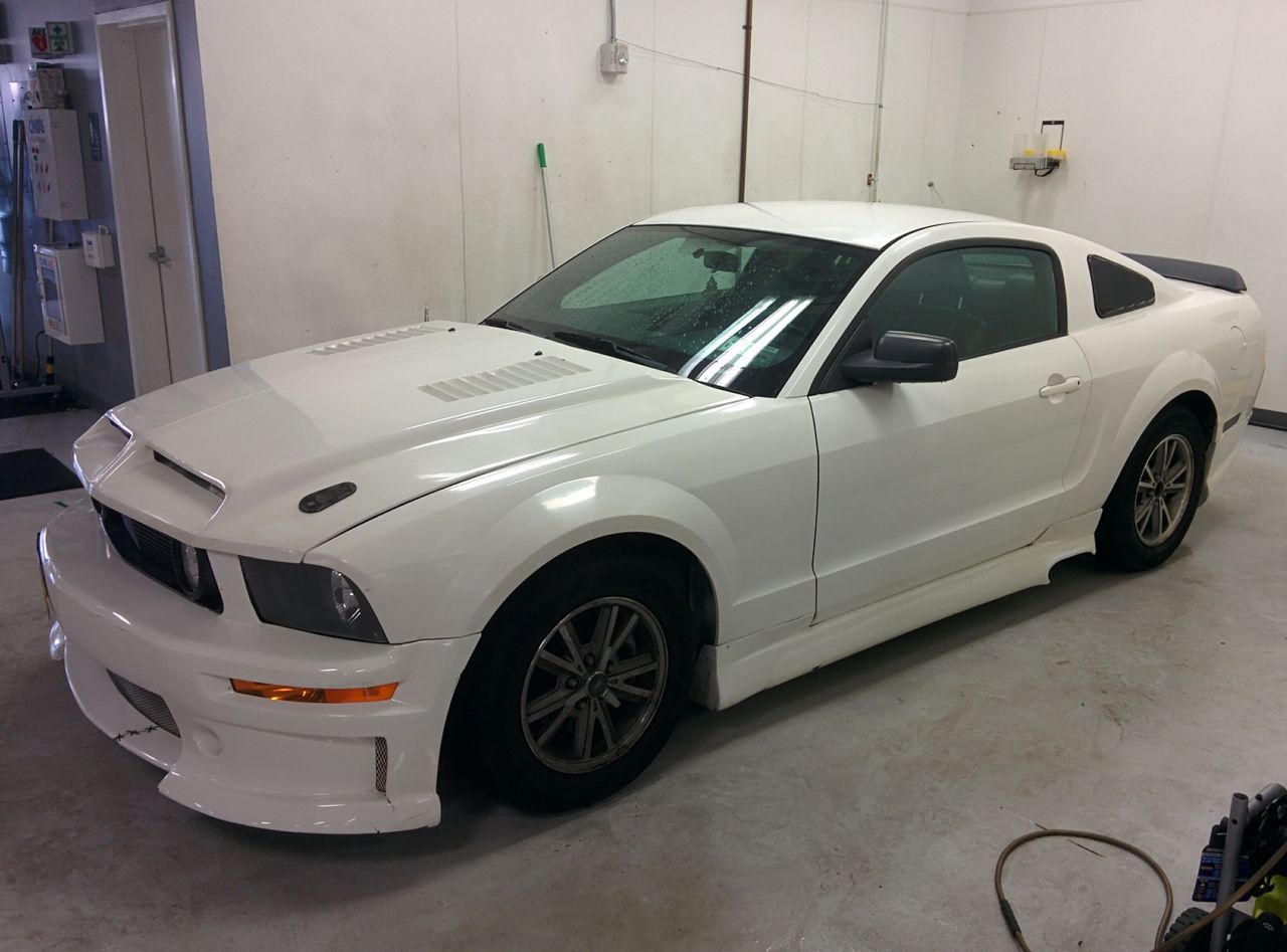 2005 Ford Mustang V6 Deluxe | Astoria, NY, Performance White Clearcoat (White), Rear Wheel