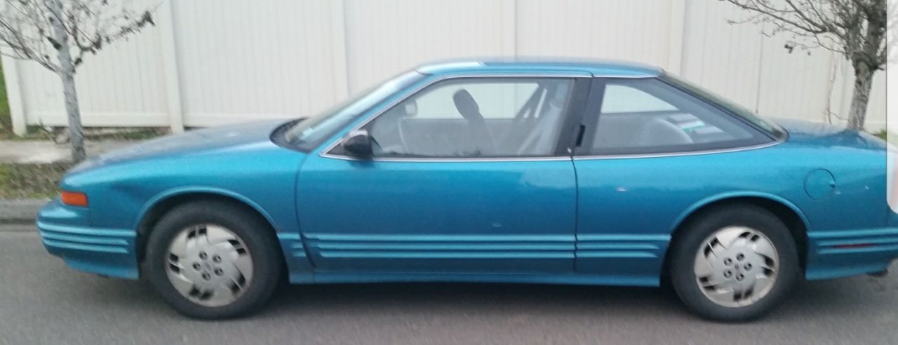 1993 Oldsmobile Cutlass Supreme S | Watertown, SD, Medium Sapphire Blue Metallic (Blue), Front Wheel