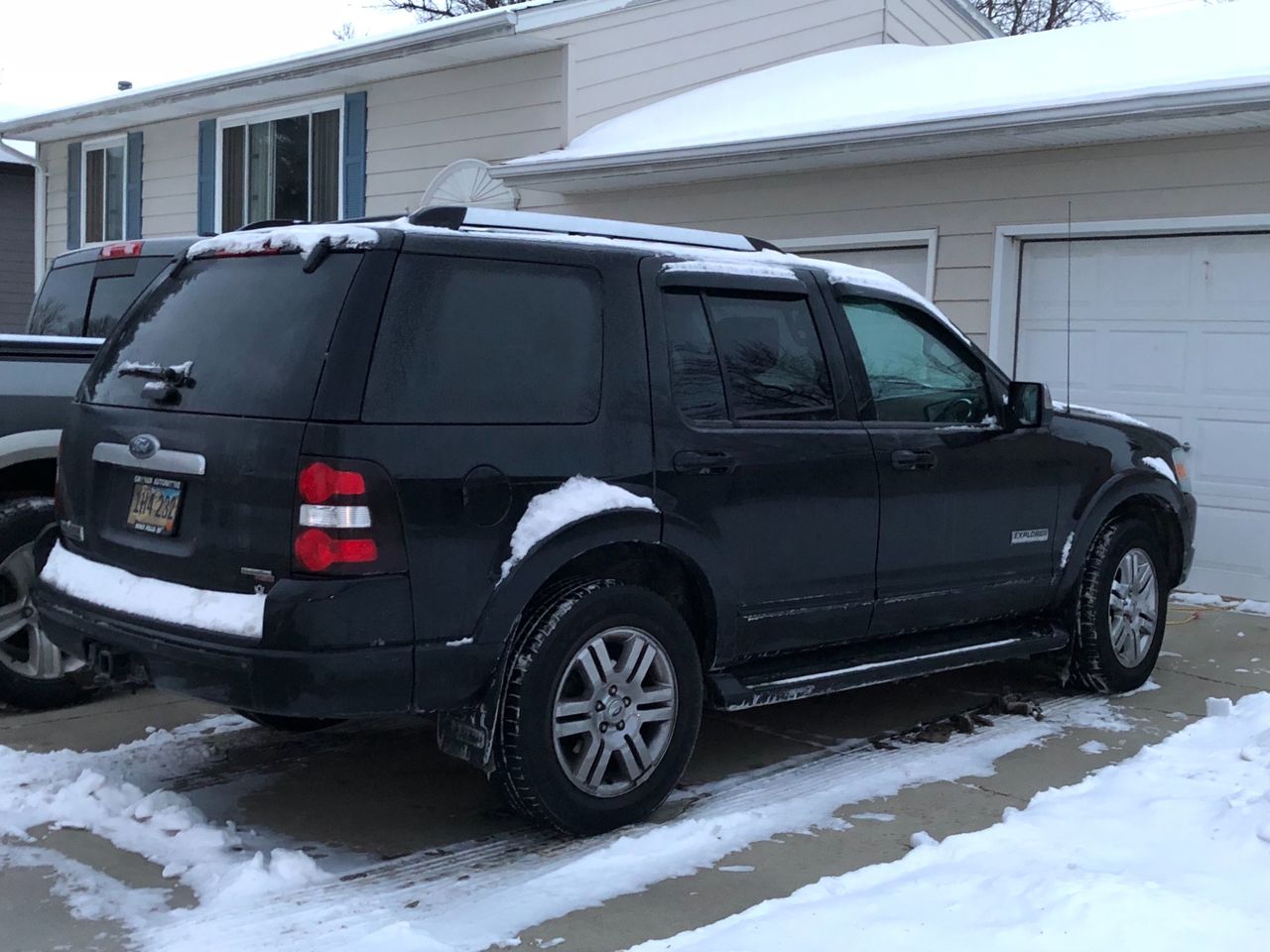 2006 Ford Explorer | Sioux Falls, SD, Black Clearcoat (Black)