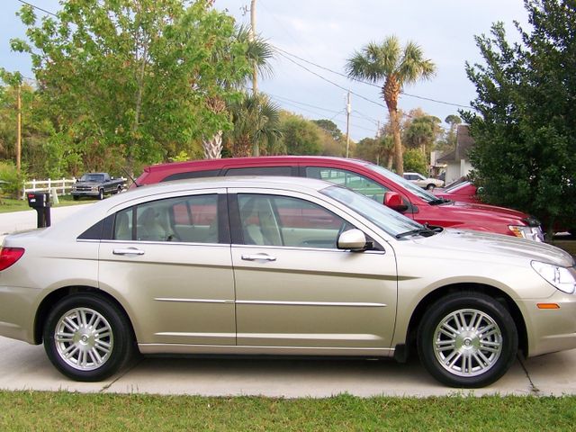 2007 Chrysler Sebring, Linen Gold Metallic Pearlcoat (Gold & Cream), Front Wheel