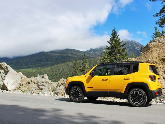 2017 Jeep Renegade Trailhawk, Solar Yellow (Yellow), 4x4
