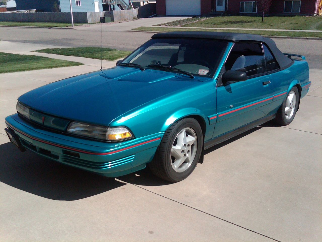 1993 Pontiac Sunbird SE | Sioux Falls, SD, Bright Aqua Metallic (Blue), Front Wheel