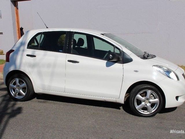 2009 Toyota Yaris Base, Polar White (White), Front Wheel