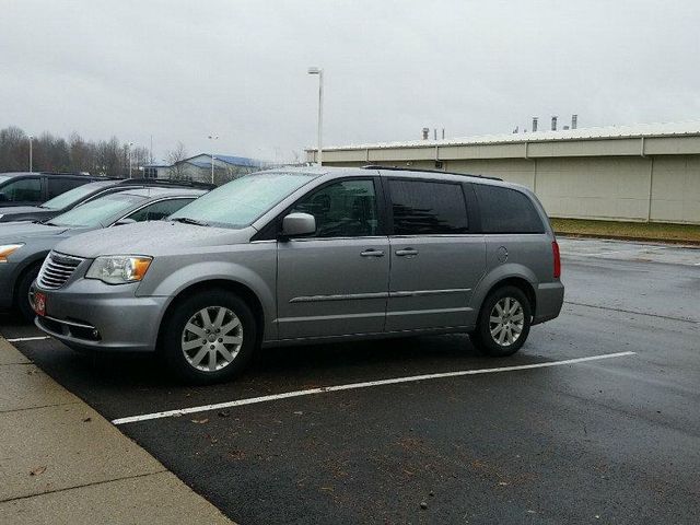 2014 Chrysler Town and Country, Maximum Steel Metallic Clear Coat (Gray), Front Wheel