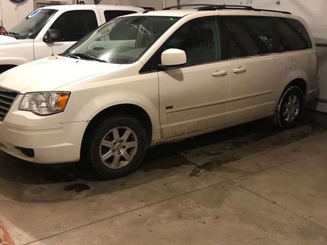 2008 Chrysler Town and Country, Stone White Clearcoat (White), Front Wheel