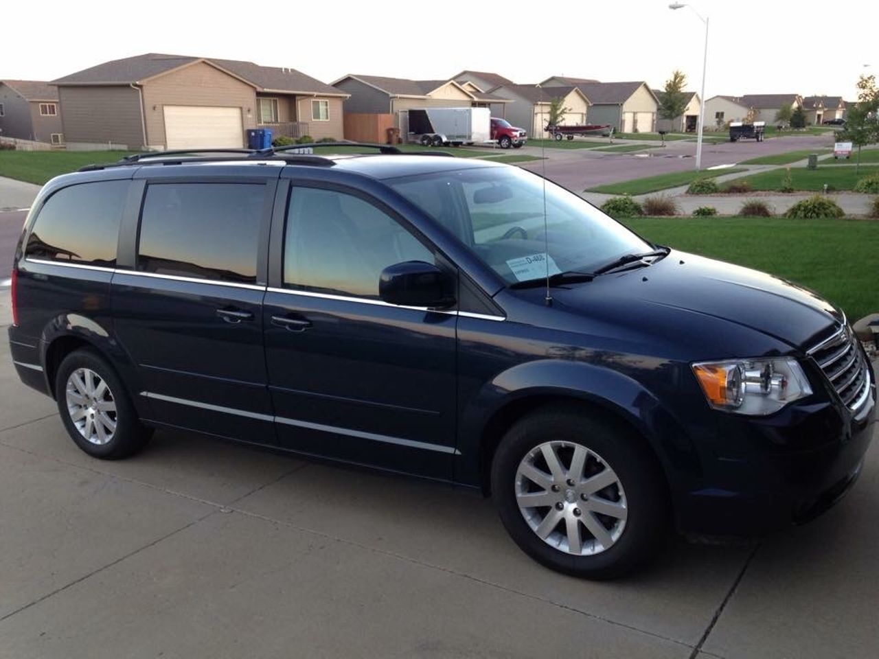 2008 Chrysler Town and Country | Tea, SD, Modern Blue Pearl (Blue), Front Wheel