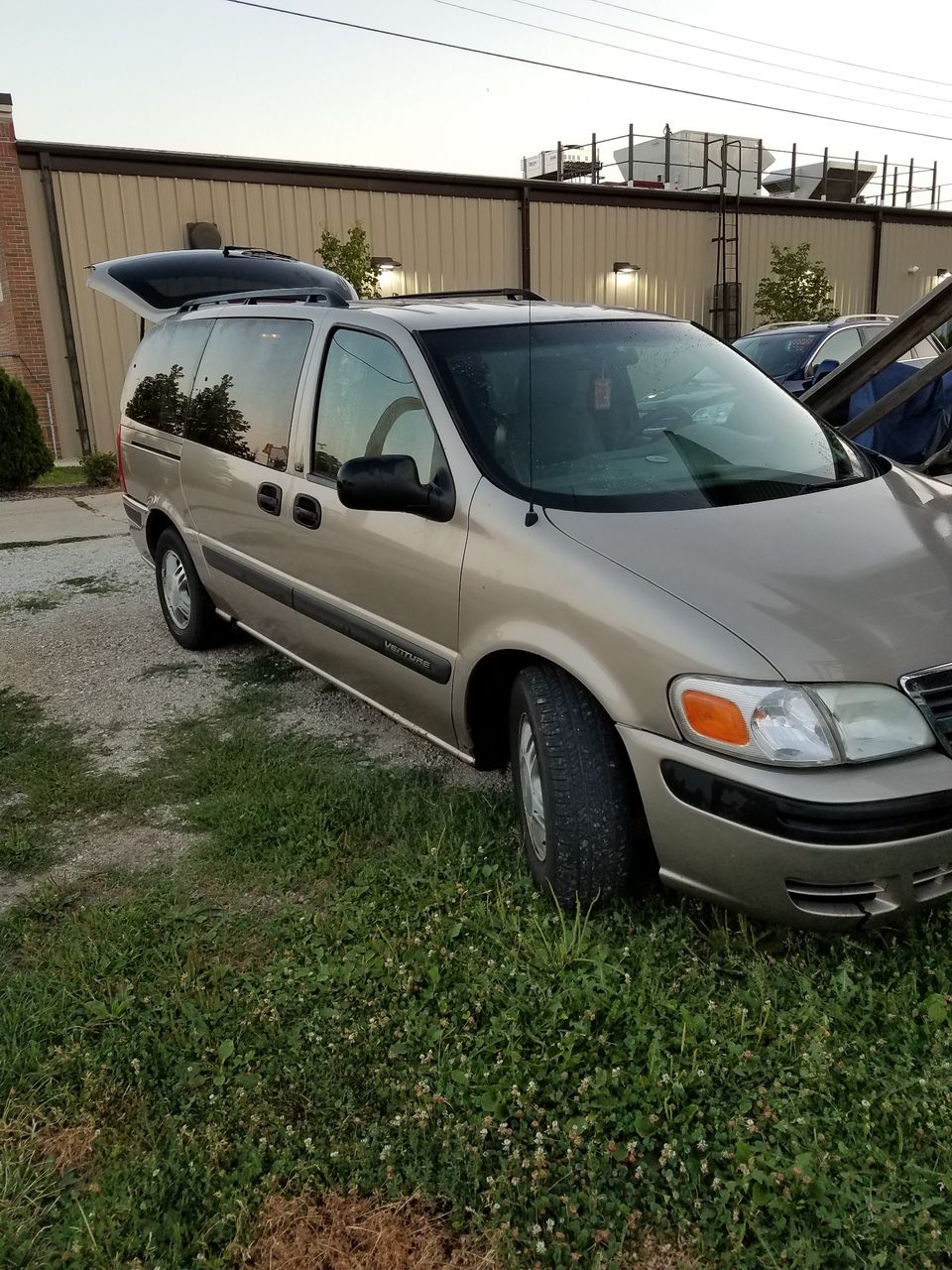 2004 Chevrolet Venture LS | Macomb, IL, Silverstone Metallic (Silver), Front Wheel