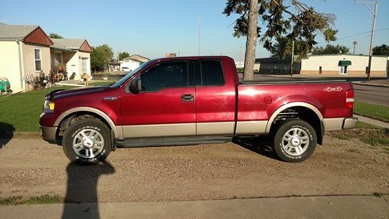 2004 Ford F-150 Lariat | Sioux Falls, SD, Bright Red Clearcoat/Arizona Beige Clearcoat Metallic (Red & Orange), 4 Wheel
