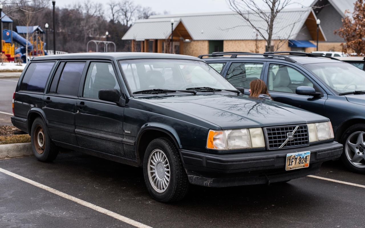 1993 Volvo 940 Turbo | Sioux Falls, SD, Onyx Green Metallic (Green), Rear Wheel