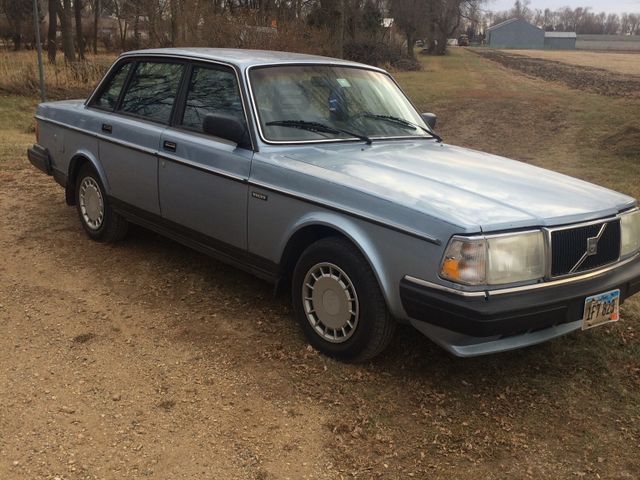 1990 Volvo 240 DL, Light Blue Metallic (Blue), Rear Wheel