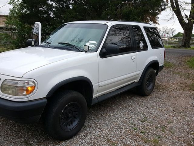 1998 Ford Explorer XL, White
