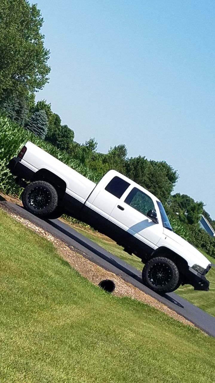 2001 Dodge Ram Pickup 2500 SLT | Harrisburg, SD, Bright White Clearcoat/Light Driftwood (White), 4 Wheel