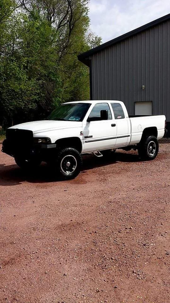 2001 Dodge Ram Pickup 2500 SLT | Harrisburg, SD, Bright White Clearcoat/Light Driftwood (White), 4 Wheel