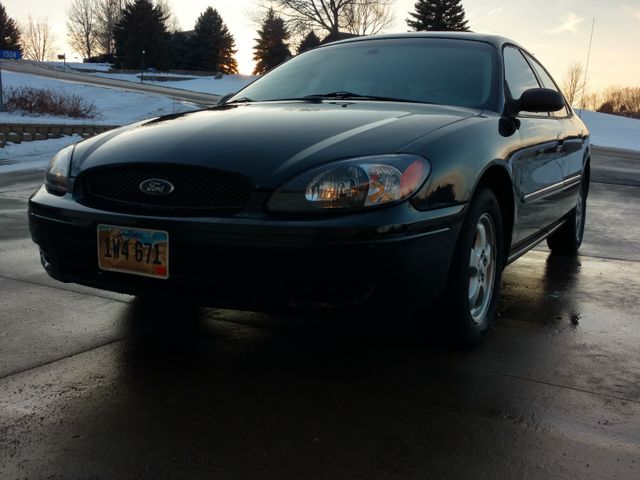 2006 Ford Taurus SE, Black Clearcoat (Black), Front Wheel
