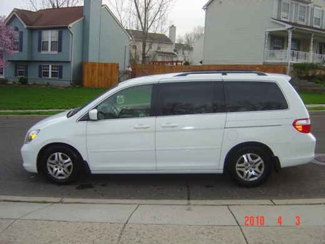 2005 Honda Odyssey EX-L w/DVD w/Navi, Taffeta White (White), Front Wheel