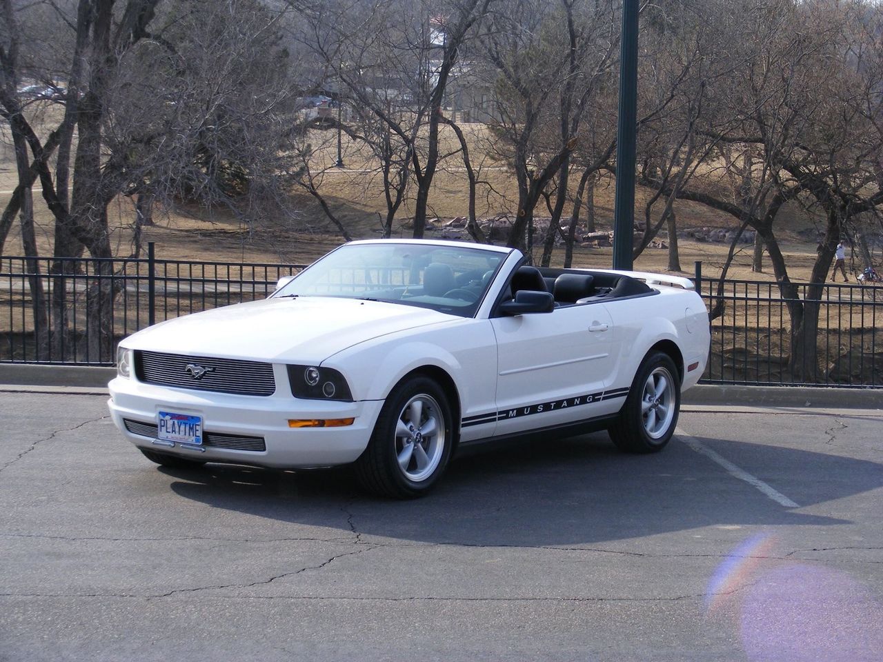 2006 Ford Mustang V6 Deluxe | Sioux Falls, SD, Performance White Clearcoat (White), Rear Wheel