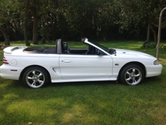 1995 Ford Mustang GT, Performance White (White), Rear Wheel